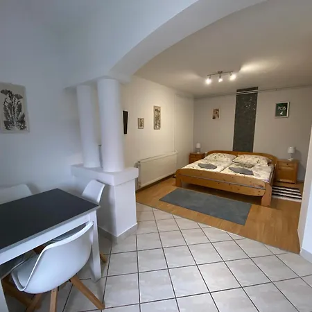 Karmen Apartmanhaz *