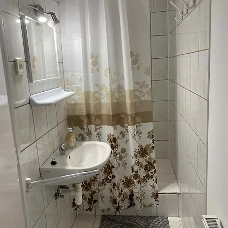 شقة Karmen Apartmanhaz *