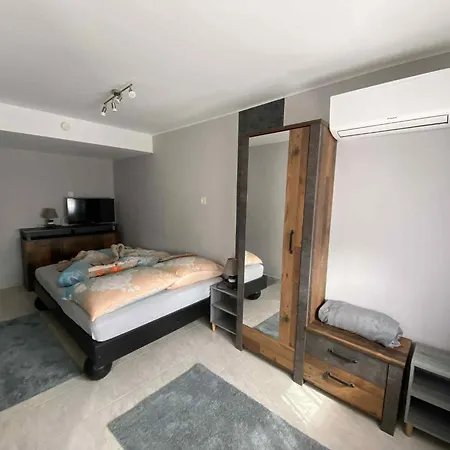 شقة Karmen Apartmanhaz *