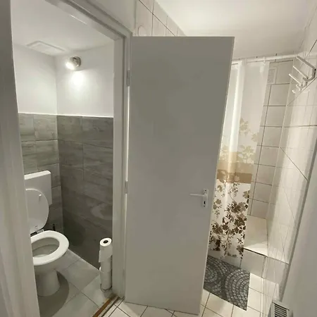 Karmen Apartmanhaz *