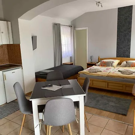 Karmen Apartmanhaz * Hévíz
