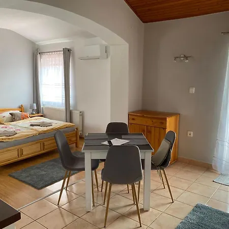 شقة Karmen Apartmanhaz *