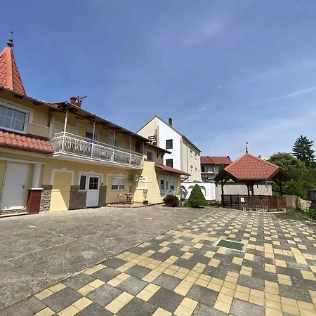 Karmen Apartmanhaz Apartment