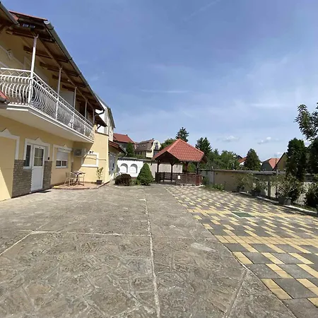 Karmen Apartmanhaz شقة Hévíz