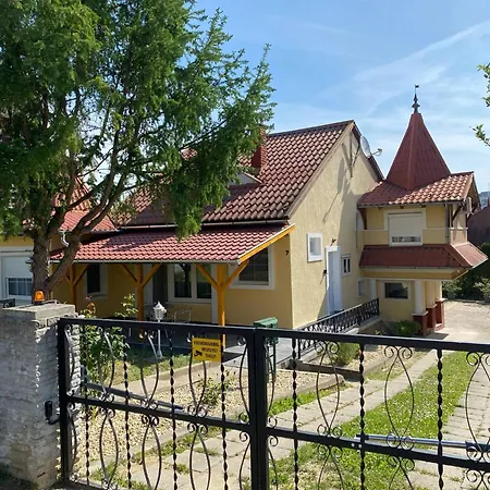 شقة Karmen Apartmanhaz *